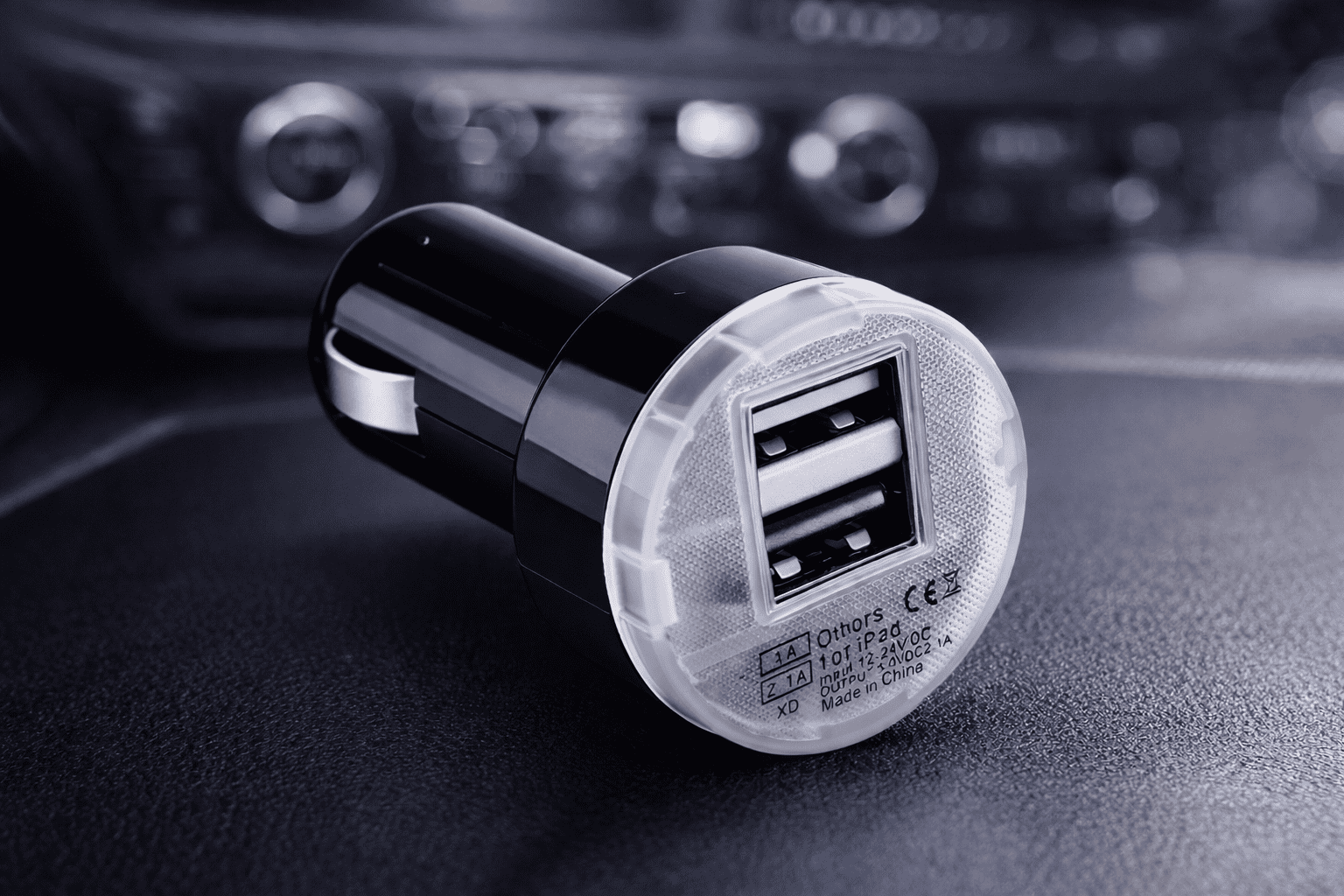 Dual USB Szivargyújtós Autós Töltő 12V / 24V – 2 Port, 2.1A + 1A